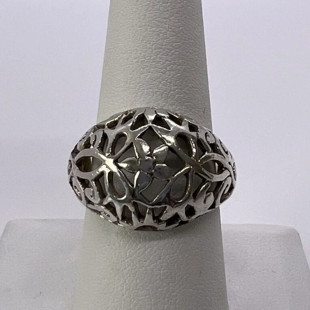 925 STERLING SILVER RING WITH POROUS FLOWER DESIGN SIZE 8